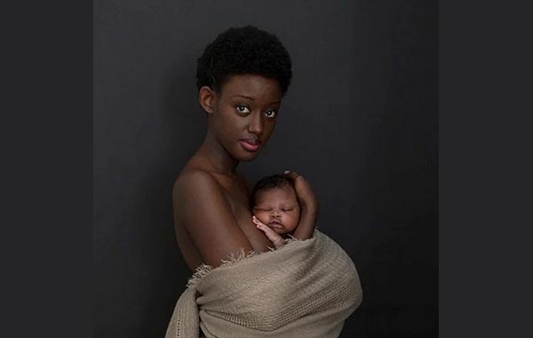 Lola Melani Academy – Black Background